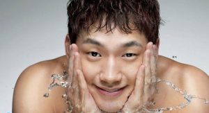 Quý ông Hàn Quốc chăm sóc da như thế nào